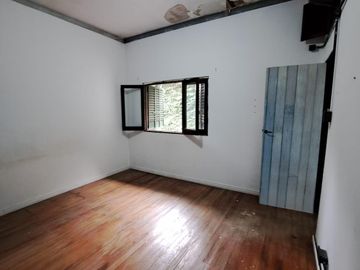 Casa de 3 amb. a la venta en lomas del mirador. Excelente Ubicación