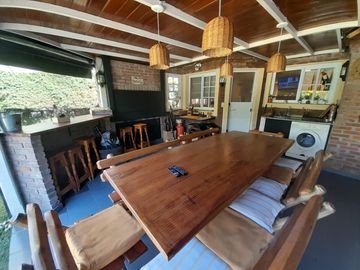 Hermosa Casa de Dos Plantas en Venta en un solo lote Country BAnco Provincia, Moreno.