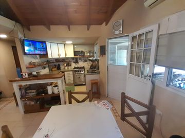 Hermosa Casa de Dos Plantas en Venta en un solo lote Country BAnco Provincia, Moreno.