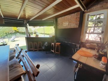Hermosa Casa de Dos Plantas en Venta en un solo lote Country BAnco Provincia, Moreno.