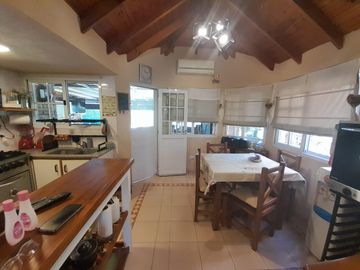 Hermosa Casa de Dos Plantas en Venta en un solo lote Country BAnco Provincia, Moreno.