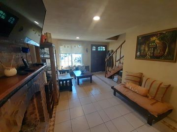 Hermosa Casa de Dos Plantas en Venta en un solo lote Country BAnco Provincia, Moreno.