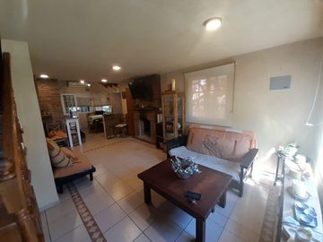 Hermosa Casa de Dos Plantas en Venta en un solo lote Country BAnco Provincia, Moreno.