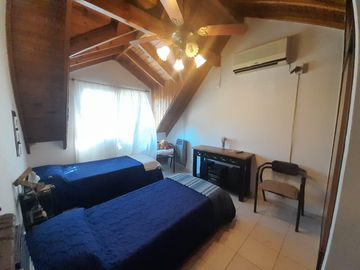 Hermosa Casa de Dos Plantas en Venta en un solo lote Country BAnco Provincia, Moreno.
