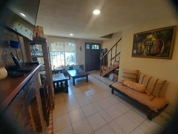 Hermosa Casa de Dos Plantas en Venta en un solo lote Country BAnco Provincia, Moreno.