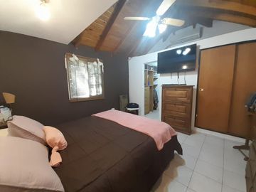 Hermosa Casa de Dos Plantas en Venta en un solo lote Country BAnco Provincia, Moreno.