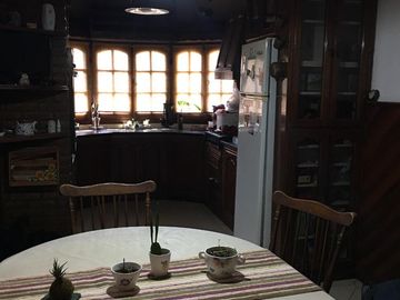 Casa en venta - 4 Dormitorios 3 Baños - Cocheras - 347Mts2 - Ituzaingó Norte