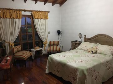 Casa en venta - 4 Dormitorios 3 Baños - Cocheras - 347Mts2 - Ituzaingó Norte