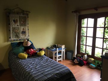 Casa en venta - 4 Dormitorios 3 Baños - Cocheras - 347Mts2 - Ituzaingó Norte