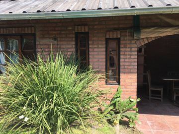 Casa en venta - 4 Dormitorios 3 Baños - Cocheras - 347Mts2 - Ituzaingó Norte