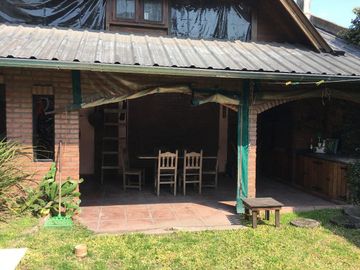 Casa en venta - 4 Dormitorios 3 Baños - Cocheras - 347Mts2 - Ituzaingó Norte