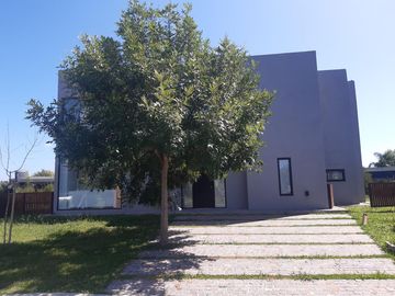 Casa en Venta, Haras Santa Maria - Escobar  - GBA Norte