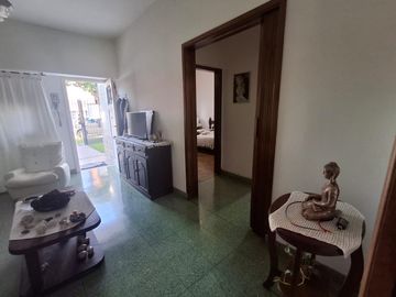 Casa mas departamento  en Victoria