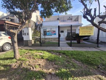 Casa mas departamento  en Victoria