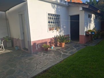 Casa mas departamento  en Victoria