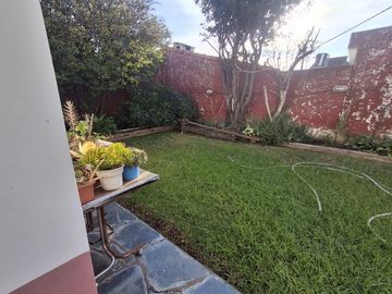 Casa mas departamento  en Victoria