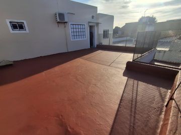 Casa mas departamento  en Victoria