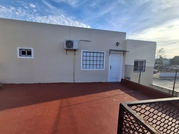 Casa mas departamento  en Victoria