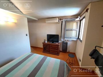 Casa de 5 ambientes, en venta. Terminaciones de gran calidad y jardín.