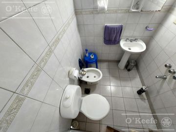 Casa de 5 ambientes, en venta. Terminaciones de gran calidad y jardín.