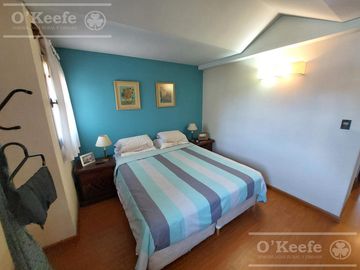 Casa de 5 ambientes, en venta. Terminaciones de gran calidad y jardín.