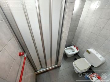 Casa de 5 ambientes, en venta. Terminaciones de gran calidad y jardín.