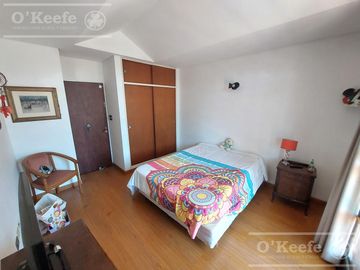 Casa de 5 ambientes, en venta. Terminaciones de gran calidad y jardín.
