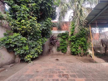 Casa en venta. 2 dormitorios y patio. Barrio Sargento Cabral. Lavaisse 1500