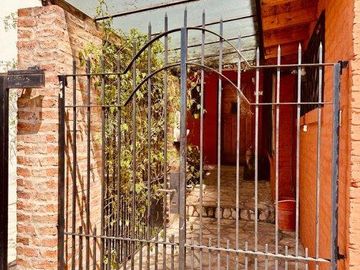 Casa en venta - 2 Dormitorios 1 Baño - Cochera - 401Mts2 - 12 De Octubre, Berazategui