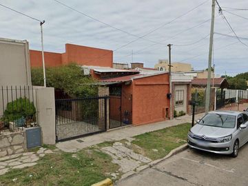Casa en venta - 2 Dormitorios 1 Baño - Cochera - 401Mts2 - 12 De Octubre, Berazategui