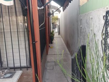 Casa en venta - 2 Dormitorios 1 Baño - Cochera - 401Mts2 - 12 De Octubre, Berazategui