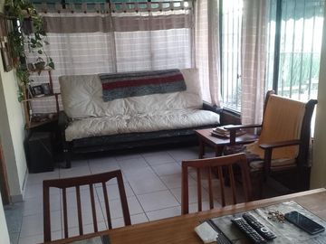 Casa en venta - 2 Dormitorios 1 Baño - Cochera - 401Mts2 - 12 De Octubre, Berazategui