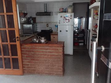 Casa en venta - 2 Dormitorios 1 Baño - Cochera - 401Mts2 - 12 De Octubre, Berazategui