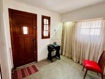 Casa en venta - 2 Dormitorios 1 Baño - Cochera - 401Mts2 - 12 De Octubre, Berazategui