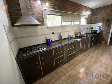 CASA EN FUNES