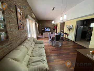 CASA EN FUNES