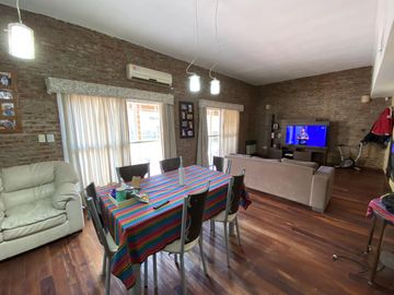 CASA EN FUNES
