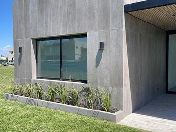 Casa en venta - 3 Dormitorios 4 Baños - Cochera - 220Mts2 - El Naudir