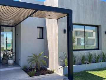 Casa en venta - 3 Dormitorios 4 Baños - Cochera - 220Mts2 - El Naudir