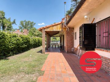 Casa venta en Funes 2 dormitorios piscina jardin parrillero