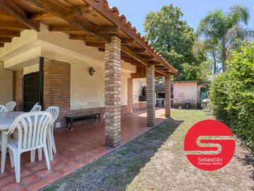Casa venta en Funes 2 dormitorios piscina jardin parrillero