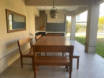 Casa en venta - 4 Dormitorios 4 Baños - Cochera - 1.100Mts2 - San Miguel