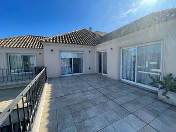 Casa en venta - 4 Dormitorios 4 Baños - Cochera - 1.100Mts2 - San Miguel