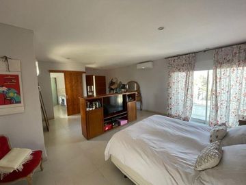 Casa en venta - 4 Dormitorios 4 Baños - Cochera - 1.100Mts2 - San Miguel