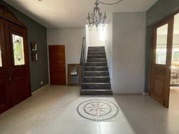 Casa en venta - 4 Dormitorios 4 Baños - Cochera - 1.100Mts2 - San Miguel