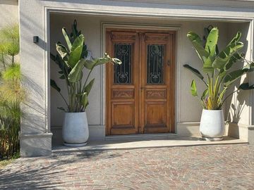 Casa en venta - 4 Dormitorios 4 Baños - Cochera - 1.100Mts2 - San Miguel