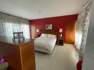 Casa en venta - 4 Dormitorios 4 Baños - Cochera - 1.100Mts2 - San Miguel