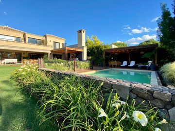 SANTA MARIA DE TIGRE -Exclusiva casa al rio en venta.