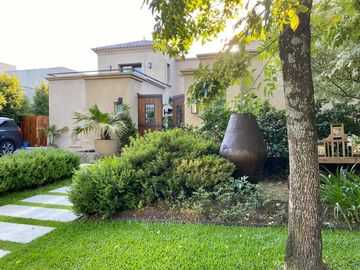 SANTA MARIA DE TIGRE -Exclusiva casa al rio en venta.