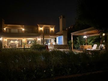 SANTA MARIA DE TIGRE -Exclusiva casa al rio en venta.